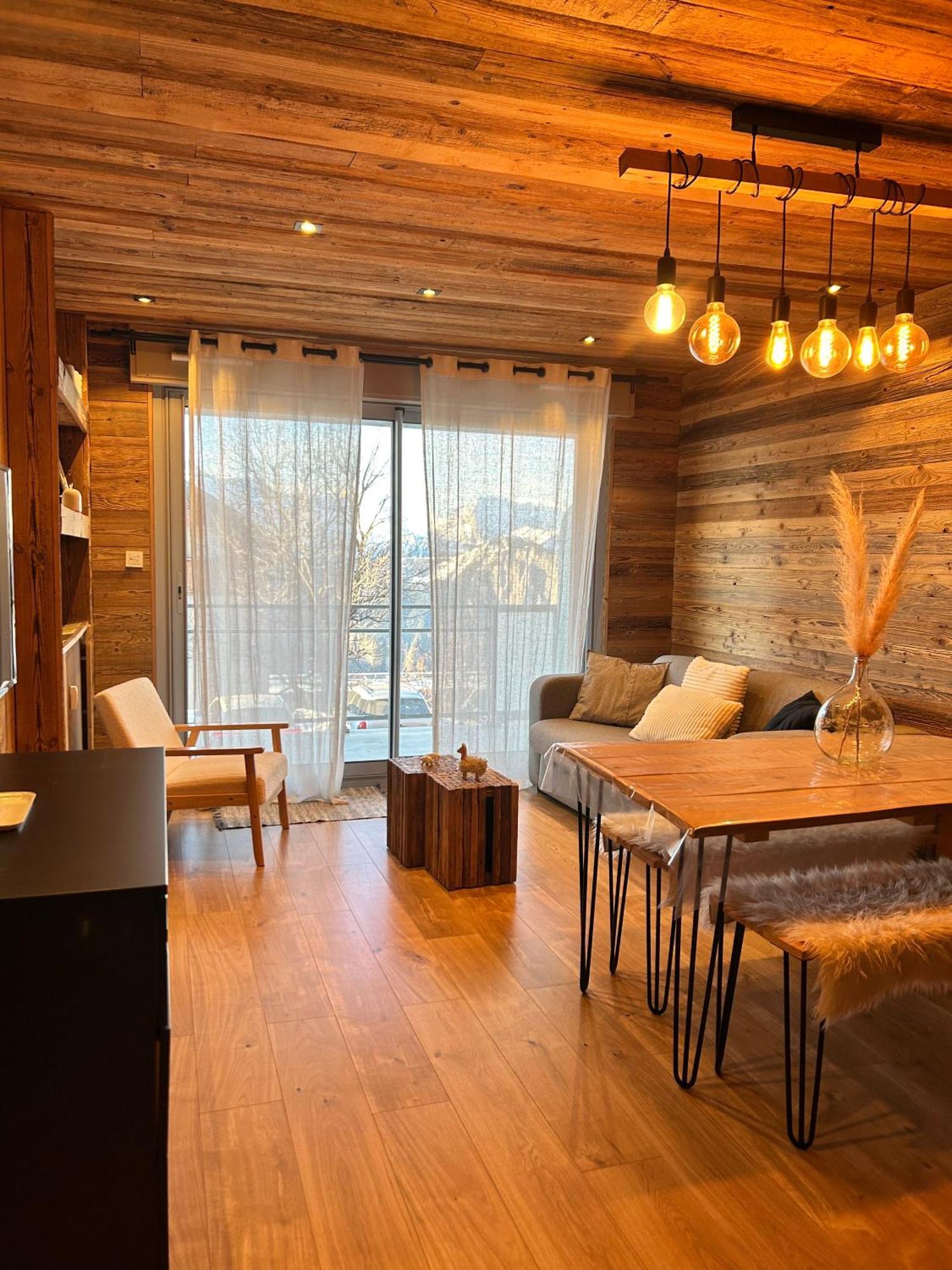 Alpe D'Huez Le Majestic 2 Skis Aux Pied Exterior foto
